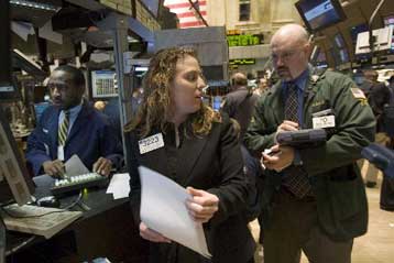 Μία ανάσα από ιστορικά ρεκόρ έκλεισε ο S&P 500, μεικτές τάσεις στην Ευρώπη