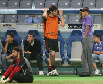 Με εξαπάτησε λέει για τον Κόκκαλη ο Ριβάλντο, που βρέθηκε στην προπόνηση της Μίλαν