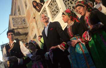 Περιοδεία ανά τη χώρα ξεκίνησε από την Κάρπαθο ο Γιώργος Παπανδρέου