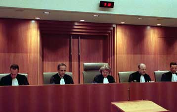 Υποχρεωτικές οι εθνικές συλλογικές συμβάσεις εργασίας για τις ευρωπαϊκές επιχειρήσεις