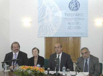 Ο Κ.Καραμανλής και η γυναίκα στο αρχαίο δράμα «πρωταγωνιστούν» στους Δελφούς