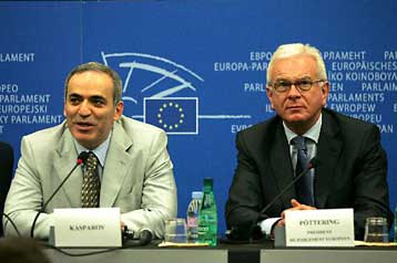 Την αντιδημοκρατική πολιτική του Βλ.Πούτιν καταγγέλλει ο Γκάρι Κασπάροφ