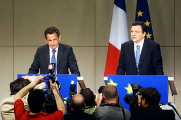 «Συμβιβασμό» για τη Συνταγματική Συνθήκη ζητά ο Ζοζέ Μπαρόζο