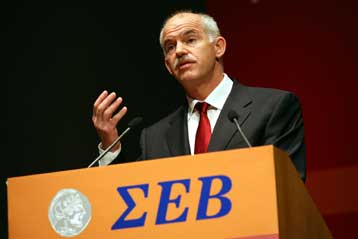 Νέα επίθεση Παπανδρέου στην κυβέρνηση με αιχμή τα ομόλογα και τα εθνικά θέματα