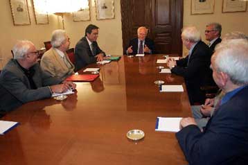 Συνάντηση Παπούλια με τη διακομματική επιτροπή για την ανάδειξη της Γυάρου