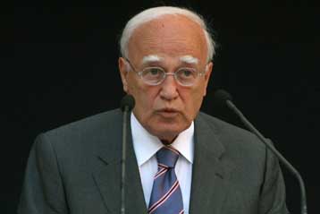 Να σκεφθούν την κοινωνική ευημερία κάλεσε τους επιχειρηματίες ο Κάρολος Παπούλιας