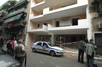 Νεκρό βρέθηκε 14χρονο αγόρι σε φωταγωγό πολυκατοικίας