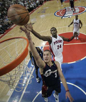 Το 2-0 έκαναν οι Πίστονς μετά τη νέα νίκη 79-76 επί των Καβαλίερς