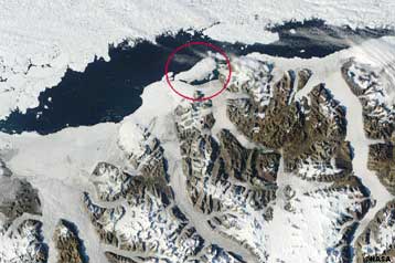 Δορυφόροι παρακολουθούν αρκτικό παγόβουνο στο μέγεθος του Μανχάταν