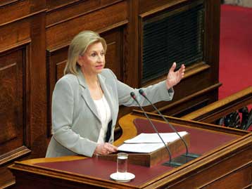 Διαξιφισμοί στη Βουλή για την τουριστική πολιτική και το χωροταξικό σχέδιο