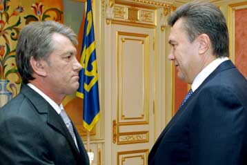 Έξοδο από την κρίση αναζητούν ο πρόεδρος και ο πρωθυπουργός της Ουκρανίας