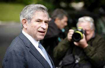 Για …εξαναγκασμό σε παραίτηση από τα μέσα ενημέρωσης μιλά ο Πολ Γούλφοβιτς