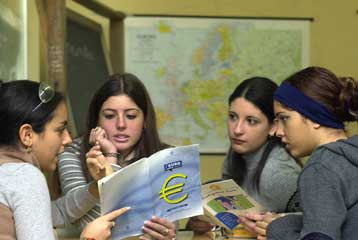 Αντιδράσεις στην Ιταλία για πρόταση αστυνομικής έρευνας στα λύκεια για ναρκωτικά