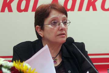 Απορρίπτει «παζάρια» και μετεκλογικές συνεργασίες η Αλέκα Παπαρήγα