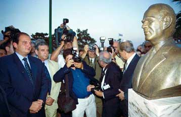 Ανδριάντας του Κωνσταντίνου Καραμανλή θα τοποθετηθεί στην πλατεία Αριστοτέλους