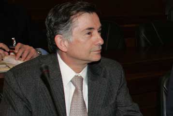 Η κυβέρνηση καλύπτει πλήρως τον γγ του υπουργείου Οικονομικών Γ.Κουρή