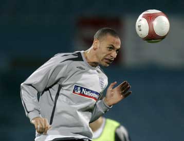 Προβλήματα στην άμυνα αντιμετωπίζει η Αγγλία πριν το φιλικό με την Βραζιλία