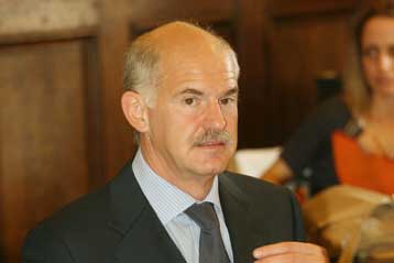 Με τους πρεσβευτές των αραβικών χωρών συναντήθηκε ο Γιώργος Παπανδρέου