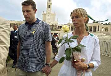 Δύναμη από τον Πάπα αντλούν οι γονείς της Μάντλιν στην οδυνηρή αναζήτηση