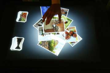 Η Microsoft παρουσιάζει υπολογιστή σαν τραπεζάκι του καφέ