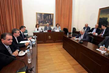 Πόιντ σίστεμ για τα κανάλια και «φρένο» στις διαφημίσεις προτείνει το ΕΣΡ