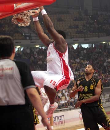 Ο Big Sofo επέστρεψε και ο Ολυμπιακός ισοφάρισε τον Αρη με 92-68 στο ΣΕΦ