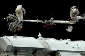 O Διεθνής Διαστημικός Σταθμός θωρακίζεται από τα ιπτάμενα θραύσματα