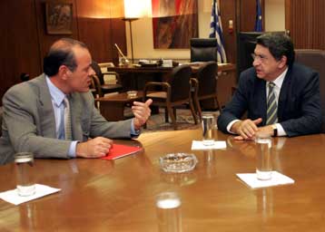 Δεν δεσμεύουν οι προτάσεις ΟΟΣΑ, λένε ο Βασίλης Μαγγίνας και ο ΣΕΒ