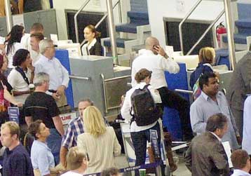 Εντοπίστηκε ο Έλληνας που ταξίδευε με τον Αμερικανό πάσχοντα από φυματίωση