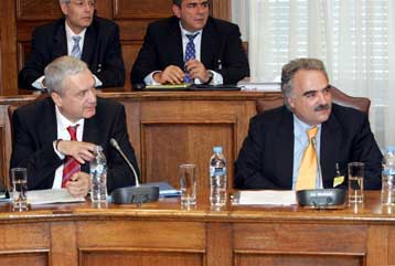 Δεν παρεμβάλονται ενδιάμεσοι στις επενδύσεις, τονίζουν εκ νέου ΤΤ και Αγροτική