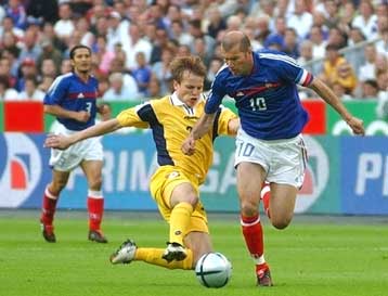 Η Ευρώπη παίζει μπάλα με 21 ματς το Σάββατο για τα προκριματικά του Euro 2008