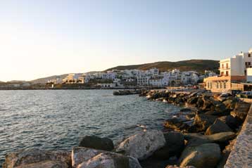 Απέπλευσε το κρουαζιερόπλοιο που είχε προσκρούσει στην προβλήτα του λιμανιού της Τήνου