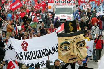 Βίαια επεισόδια σε διαδήλωση κόντρα στην επικείμενη σύνοδο της G8 στη Γερμανία