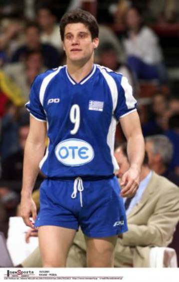 Διετές συμβόλαιο υπέγραψε στην ΕΑΠ ο Δημητρακόπουλος