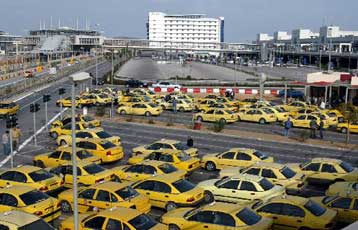 Στα χέρια της ΕΛ.ΑΣ. ο οδηγός ταξί που είχε ξυλοκοπήσει Βρετανό οπαδό στο Μάτι