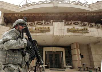 Νεκροί οι απαχθέντες Αμερικανοί στρατιώτες, σύμφωνα με παρακλάδι της Αλ Κάιντα