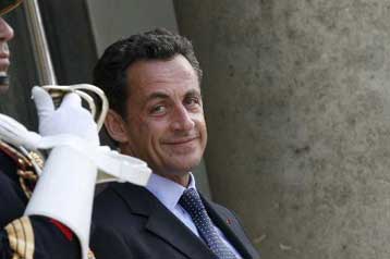 Η ΕΕ δεν είναι ξεπερασμένη, λέει προκαταβολικά ο Σαρκοζί στον Γκόρντον Μπράουν