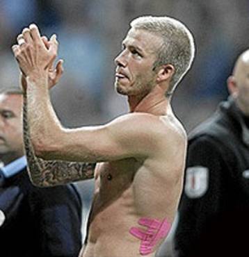 Παγκόσμια «τρέλα» για το ροζ… τσιρότο του Ντέιβιντ Μπέκαμ