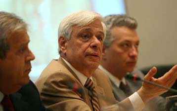 Ενδημικό φαινόμενο η διαφθορά στη δημόσια διοίκηση, αναφέρει κυβερνητική έκθεση στην ΕΕ