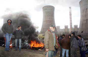 Σε επ αόριστον κατάληψη του ΑΗΣ Αγ.Δημητρίου προχώρησαν οι κάτοικοι της Ακρινής