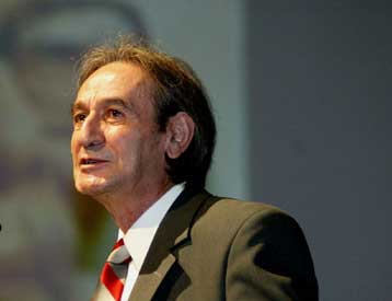 Το «τελευταίο αντίο» στον Σωτήρη Μουστάκα