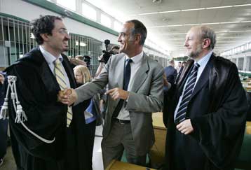 Αθωώθηκαν οι πέντε κατηγορούμενοι για τον φόνο του «τραπεζίτη του Θεού» Ρ.Κάλβι