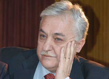 Στο νοσοκομείο μεταφέρθηκε ο βουλευτής του ΠΑΣΟΚ Αλέκος Παπαδόπουλος