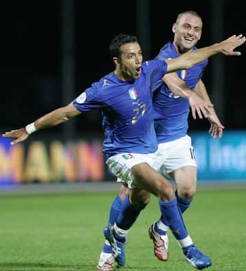 Με νίκες συνέχισαν τα φαβορί την πορεία τους προς τα τελικά του Euro 2008