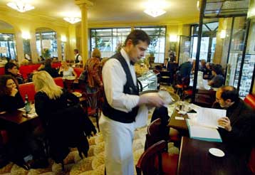 Πάνω από 48 ώρες την εβδομάδα δουλεύουν το 22% των εργαζομένων στον κόσμο