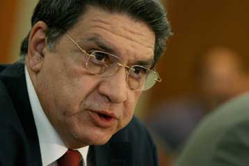 Για «νομιμοποιήση της ληστείας των ταμείων» κατηγορεί τον Β.Μαγγίνα η αντιπολίτευση