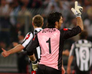 Ανανέωσε ο Μπουφόν με τη Γιουβέντους μέχρι το 2012