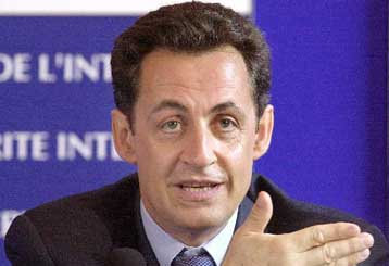 Ο Σαρκοζί επιβεβαιώνει τις υποσχέσεις του και προχωρά σε γενναίες μειώσεις φόρων