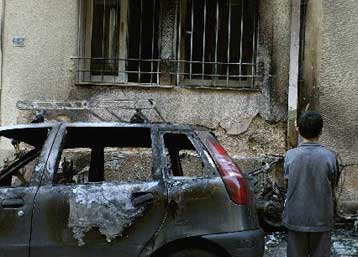 Μπαράζ συντονισμένων εμπρηστικών επιθέσεων σε Αθήνα και Θεσσαλονίκη