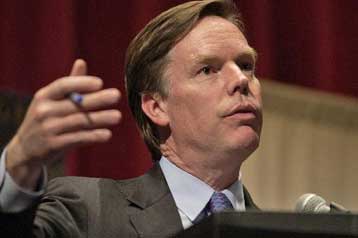 Στην Αθήνα το Σάββατο ο Νίκολας Μπερνς με την ΠΓΔΜ στην ατζέντα